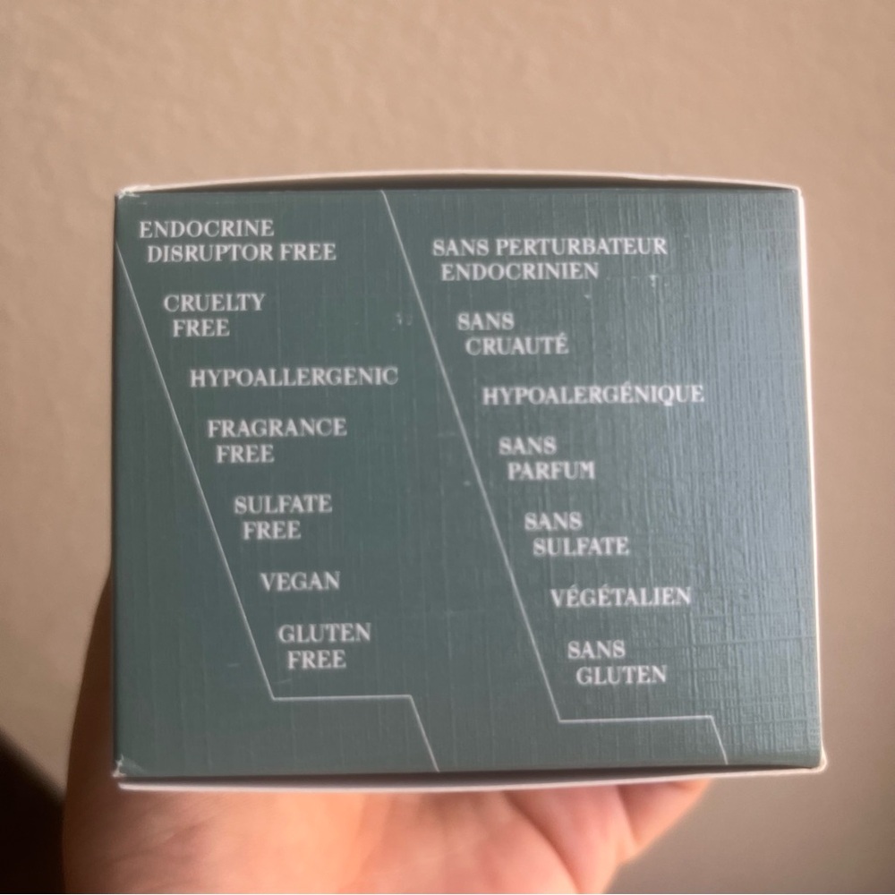 Veracity BioEvolve Moisturizer - Green and Gold - Picture 4 of 6